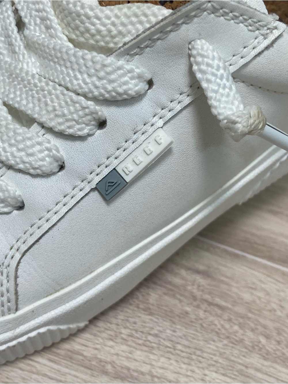 REEF / Lay Down Dawn White Leather Sneaker Size 8 - Picture 8 of 14